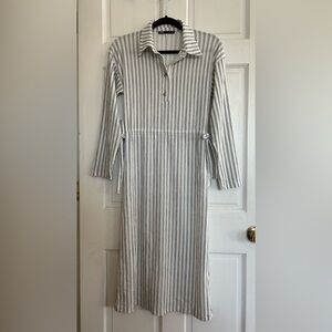 Like New!Zara Black and White Striped Adjustable Waist Long Sleeve Dress. Small